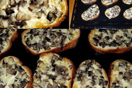 Горячие бутерброды с грибами и сыром