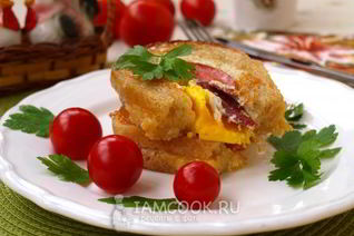 Горячие бутерброды с колбасой и яйцом