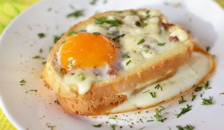 Рецепт горячих бутербродов с яйцом и колбасой