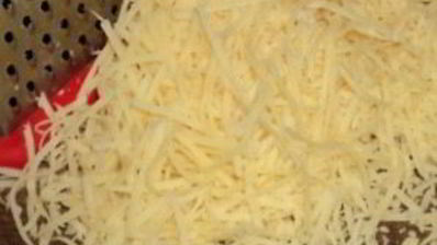 горячие бутерброды со шпротами и сыром