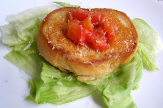 Жареные бутерброды с помидорами и сыром