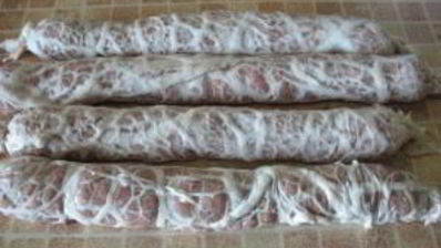 домашняя колбаса в свиной сетке