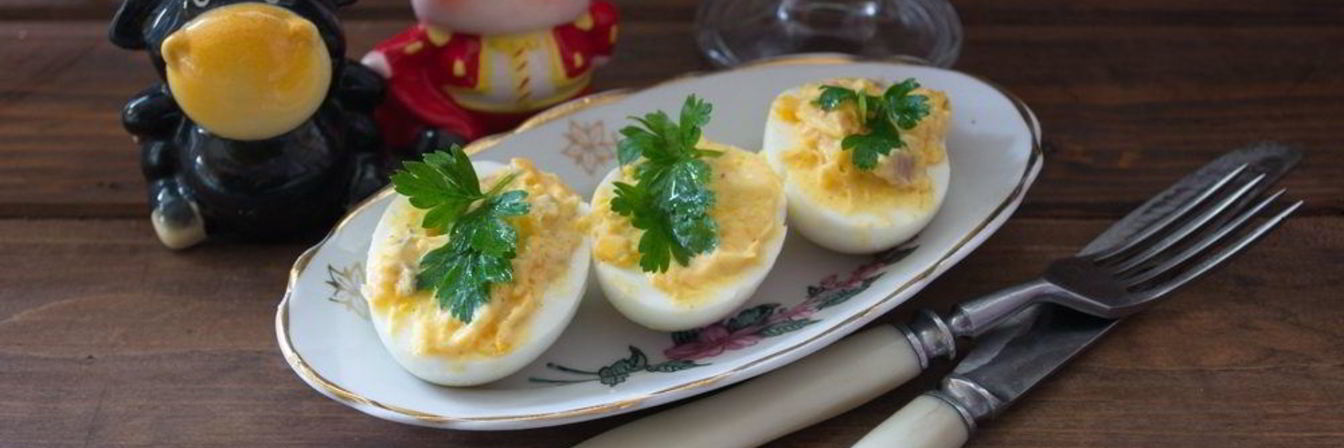 Яйца, фаршированные сельдью