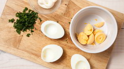 яйца, фаршированные семгой