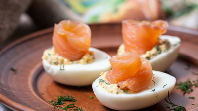 яйца, фаршированные семгой