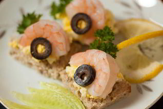 Канапе с креветками