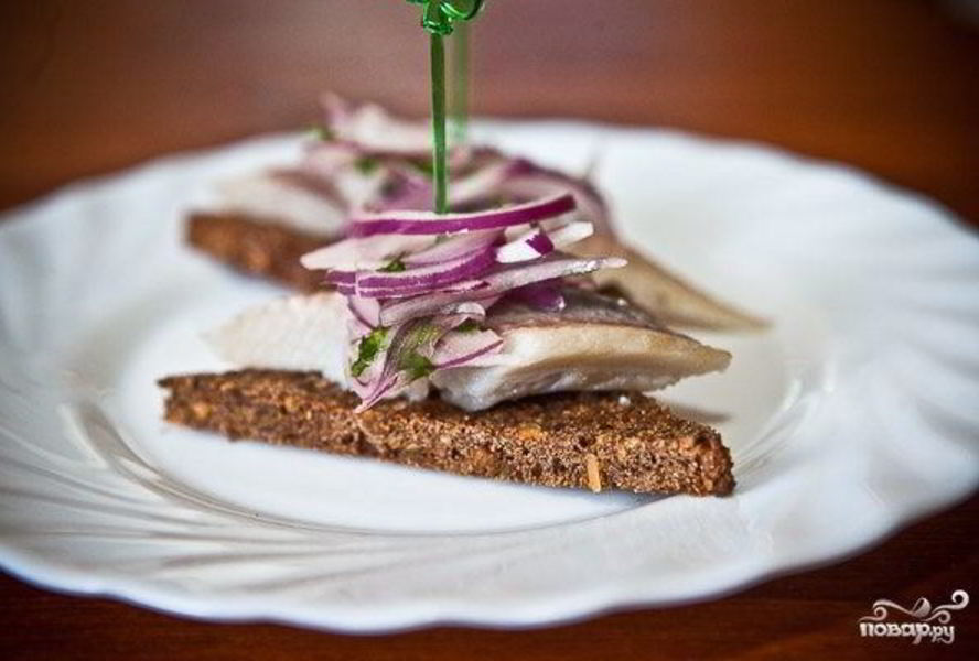 Канапе с сельдью