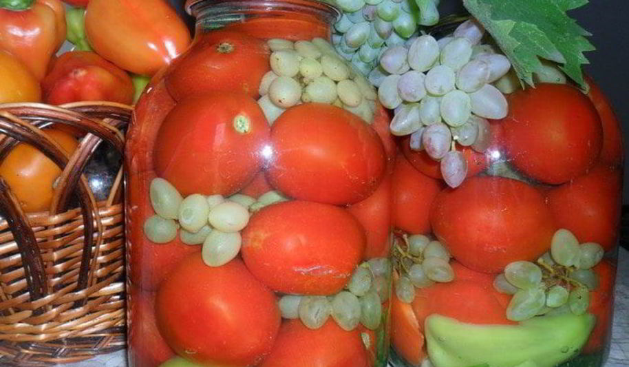 Рецепт консервированных помидоров с виноградом
