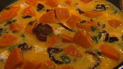 фриттата с пармезаном, бататом и красным луком