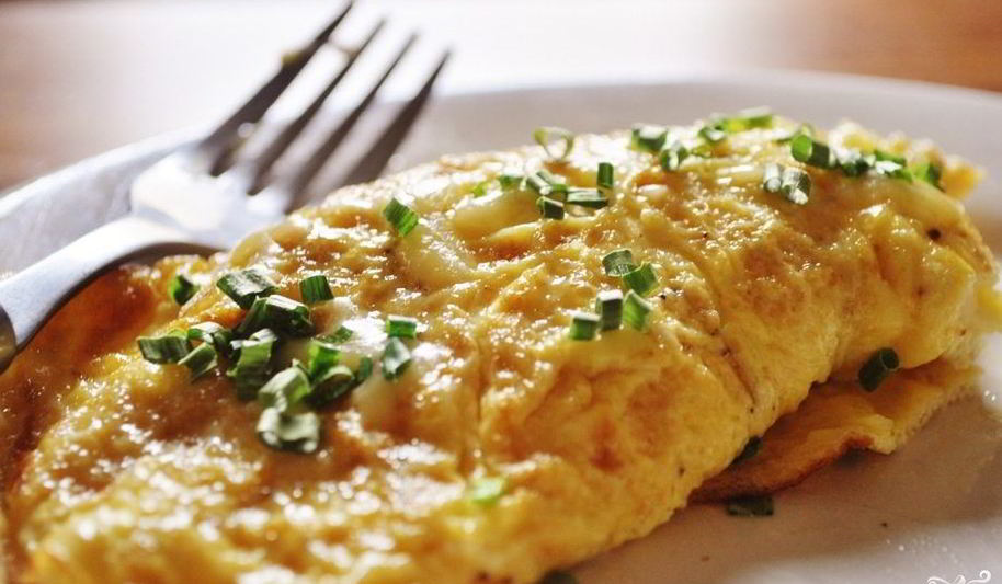 Рецепт омлета на молоке на сковороде