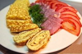 Омлет по-японски с вяленой говядиной