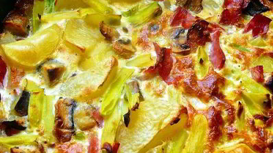 омлет с грибами, беконом и фасолью