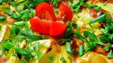 омлет с грибами, беконом и фасолью