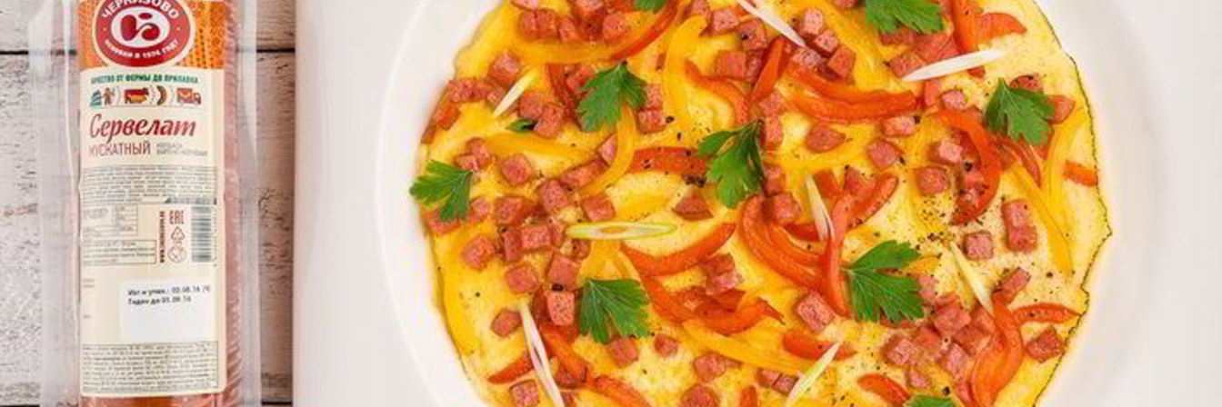 Омлет с колбасой и сладким перцем