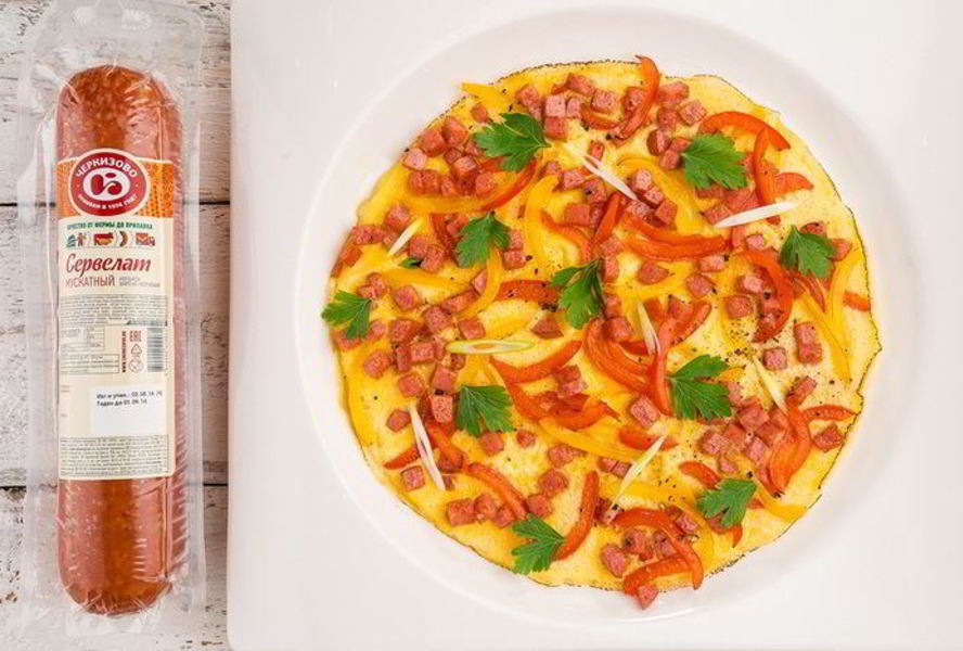 Омлет с колбасой и сладким перцем