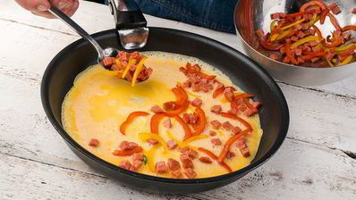 омлет с колбасой и сладким перцем