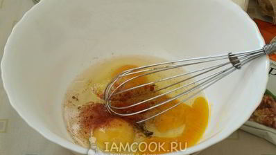 омлет с творогом на сковороде