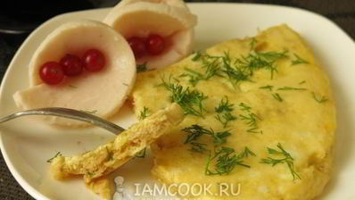 омлет с вафельными коржами в микроволновке