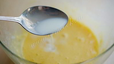 сладкий омлет со свежей смородиной