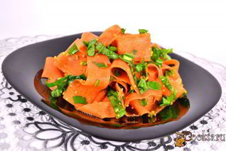 Острая закуска из моркови в восточном стиле