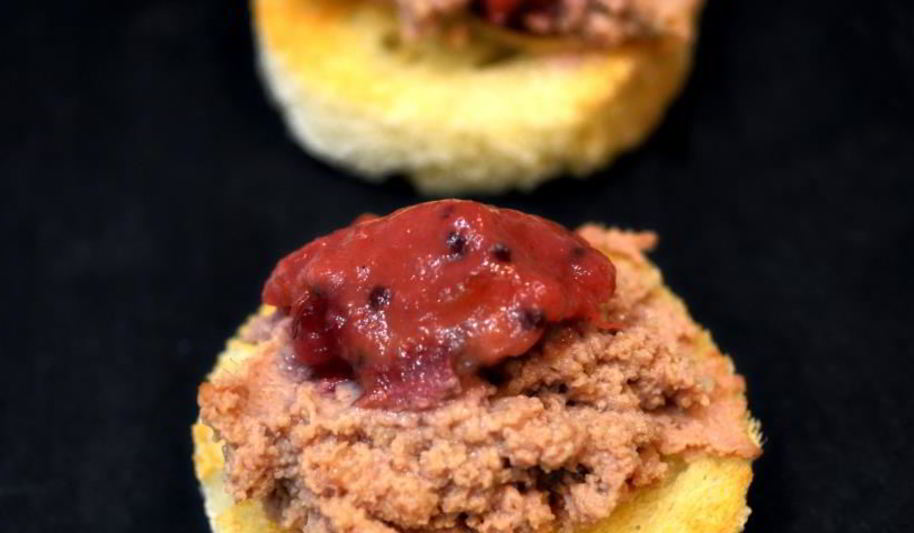 Рецепт паштета из фермерской куриной печени с мармеладом из красного крыжовника и смородины