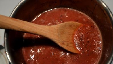 паштет из фермерской куриной печени с мармеладом из красного крыжовника и смородины