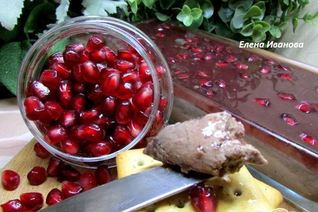 Паштет из куриной печени с гранатовым желе