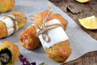 Хрустящие роллы с начинкой из рыбы и песто