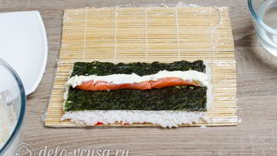 масаго ролл с лососем и сыром