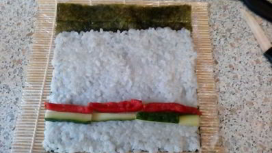 ролл с огурцом и перцем