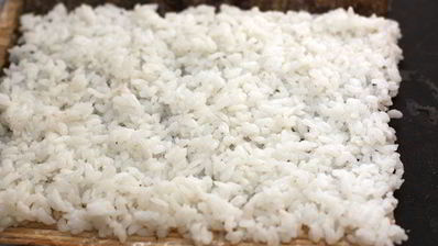 ролл в стружке тунца