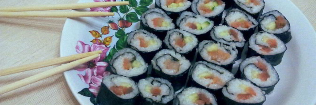 Роллы по-домашнему со слабосоленой семгой