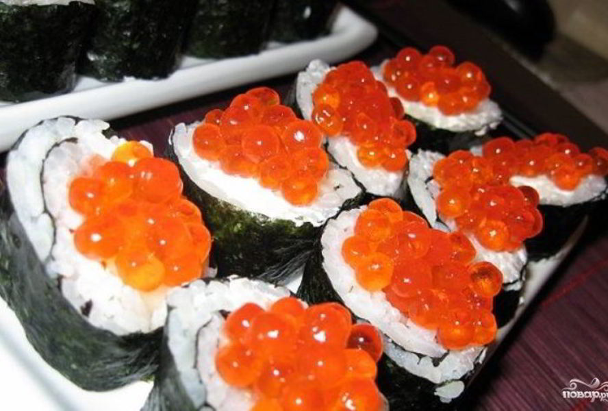 Роллы с красной икрой