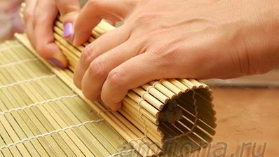 роллы с креветками, чукой и лососем