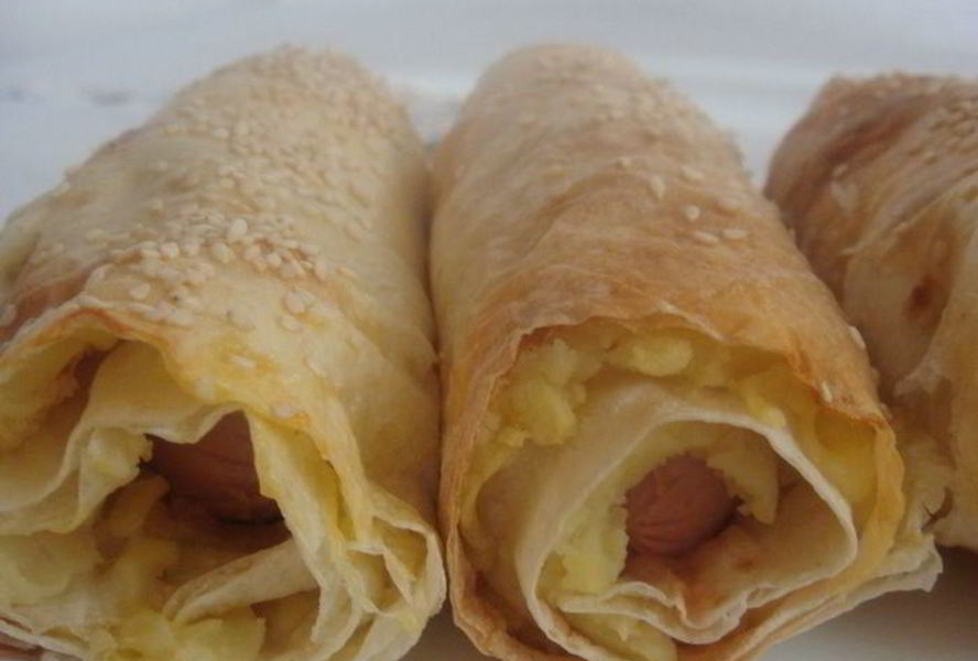 Роллы с сосисками и картофельным пюре