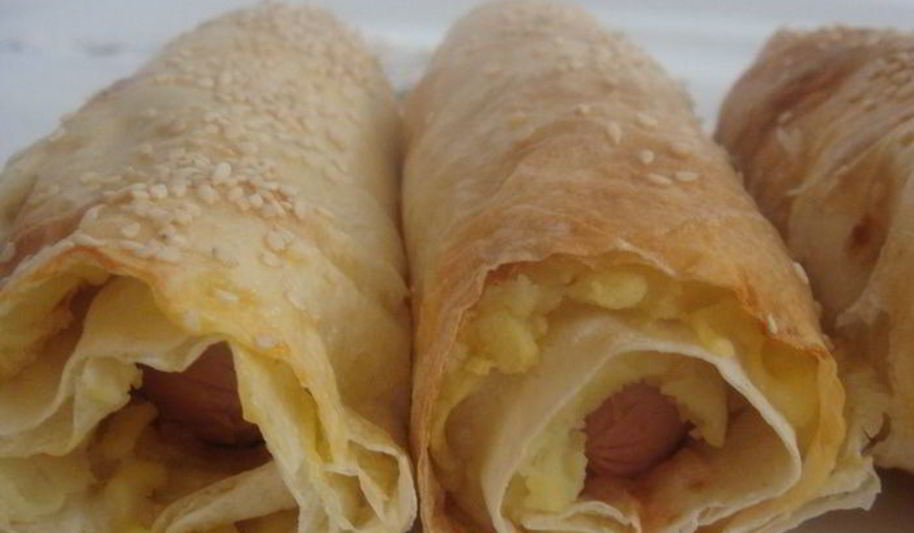 Рецепт роллов с сосисками и картофельным пюре