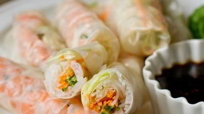 спринг-роллы с креветками