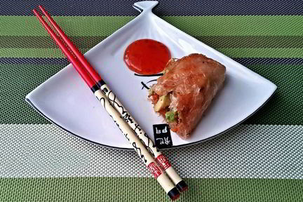 Спринг-роллы с креветкой и авокадо