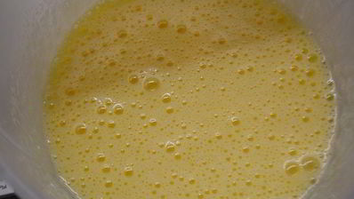 бисквитный рулет с клубничной начинкой ажурный