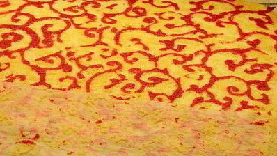 бисквитный рулет с клубничной начинкой ажурный