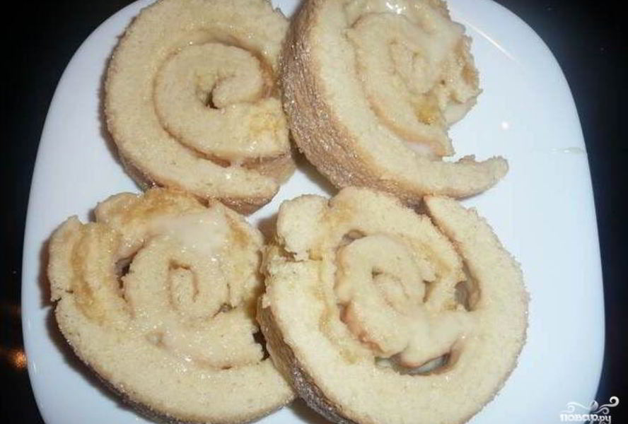 Бисквитный рулет со сгущенкой