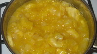 блинные рулетики c фруктово-карамельным соусом