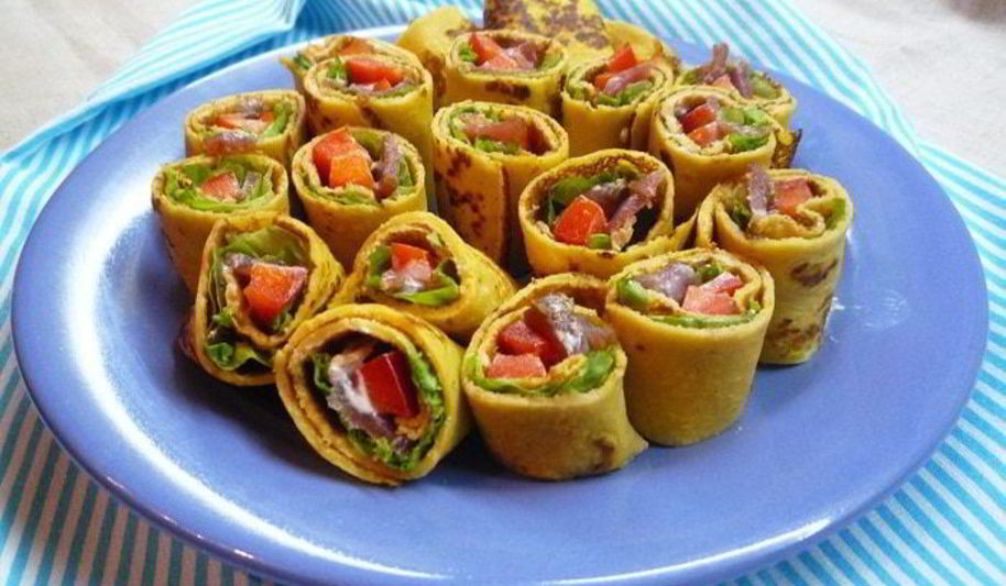 Рецепт блинных рулетиков из тыквы с копченостями и йогуртом