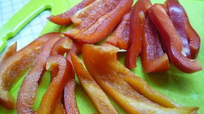 блинные рулетики из тыквы с копченостями и йогуртом