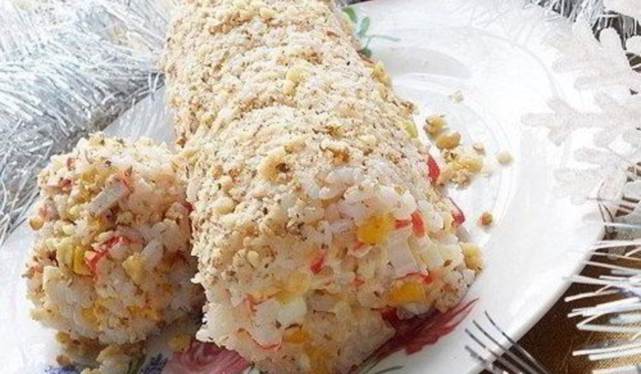 Рецепт крабового салата-рулета с грецкими орехами