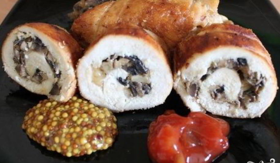 Рецепт куриных рулетиков с грибами и сыром