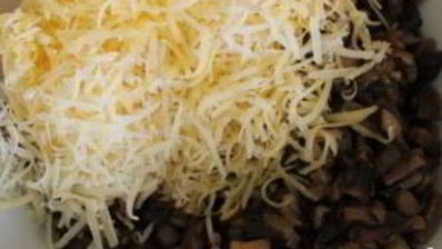 куриные рулетики с грибами и сыром