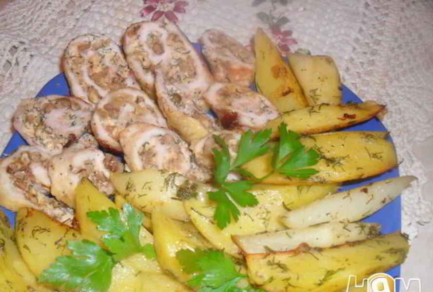 Куриные рулетики с ореховой начинкой