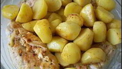 куриные рулетики с сырной начинкой запеченные с картошкой под сливочным соусом