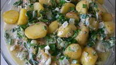 куриные рулетики с сырной начинкой запеченные с картошкой под сливочным соусом